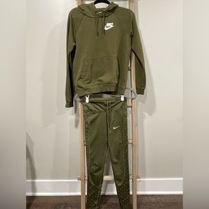 NIKE OUTFIT - perfect condition